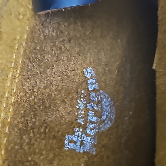 Dr Martens 7" Crossbody Satchel - Picture 10 of 16